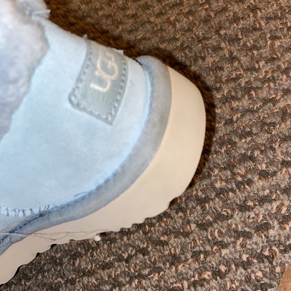 Used, 7/10 condition Fluff Ugg